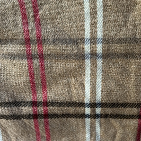 NEW Steve Madden plaid scarf with fringe - Picture 3 of 4